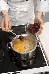 Приготовление блюда по рецепту - Суп фасолевый (4). Шаг 2